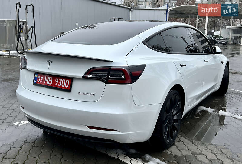 Седан Tesla Model 3 2022 в Луцке