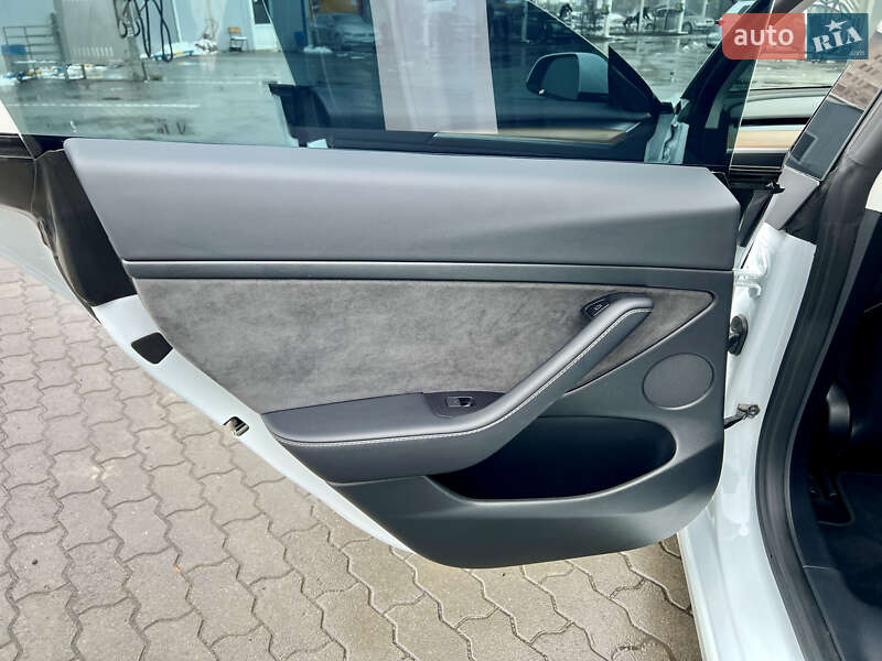 Седан Tesla Model 3 2022 в Луцке