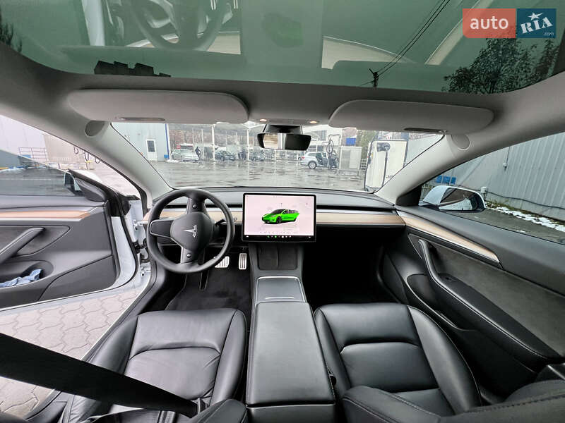 Седан Tesla Model 3 2022 в Луцке