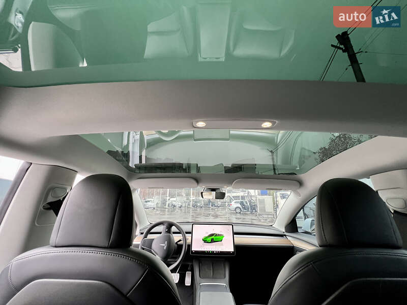 Седан Tesla Model 3 2022 в Луцке
