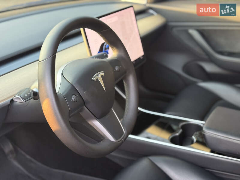 Седан Tesla Model 3 2019 в Одесі