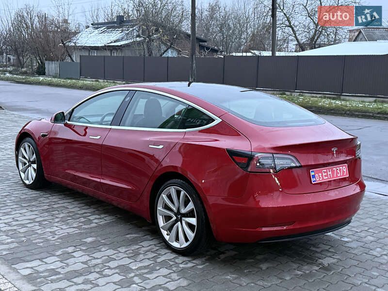 Седан Tesla Model 3 2019 в Володимирі