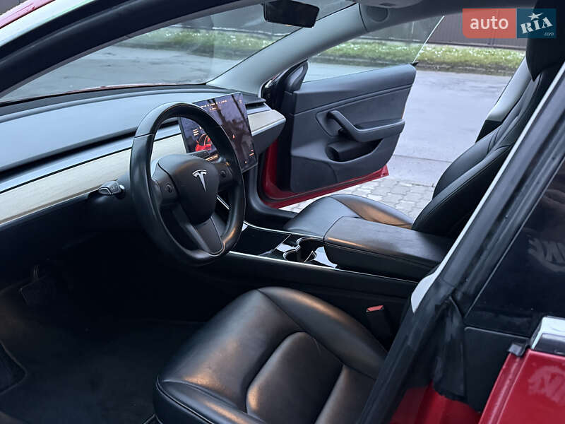 Седан Tesla Model 3 2019 в Володимирі