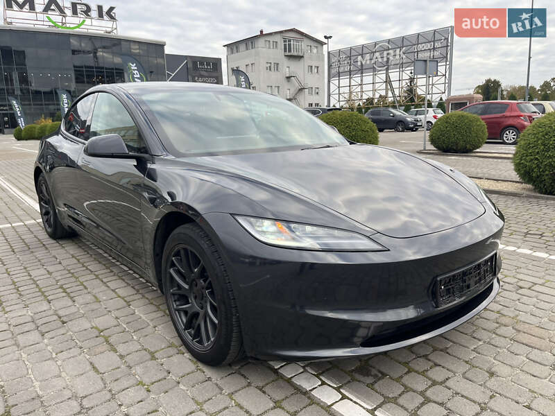 Седан Tesla Model 3 2024 в Львові