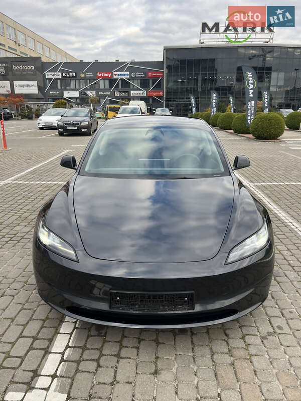 Седан Tesla Model 3 2024 в Львові