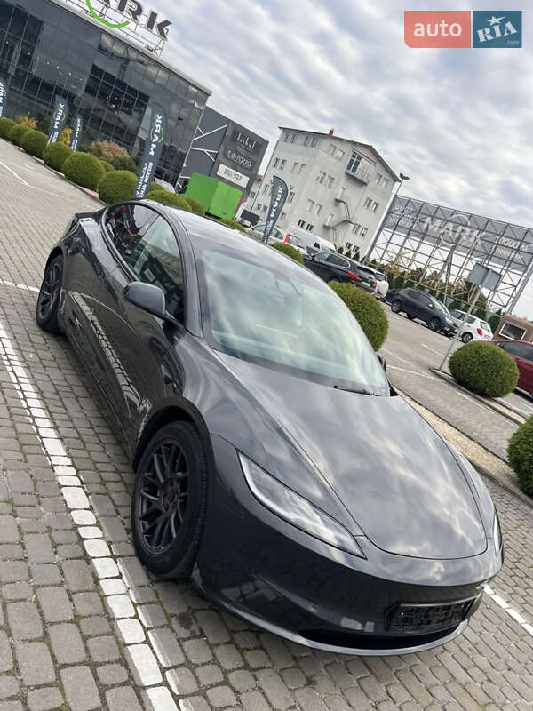Седан Tesla Model 3 2024 в Львові