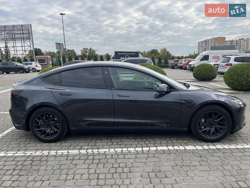 Седан Tesla Model 3 2024 в Львові