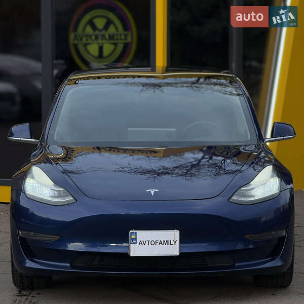 Седан Tesla Model 3 2019 в Киеве