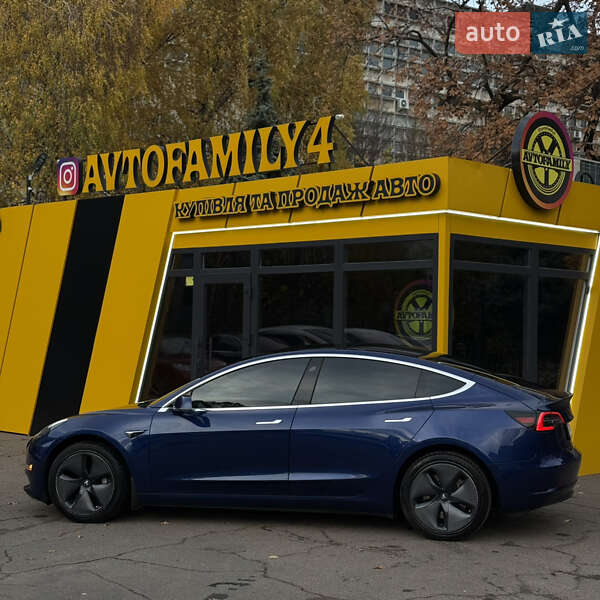 Седан Tesla Model 3 2019 в Киеве