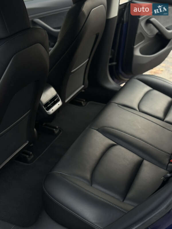 Седан Tesla Model 3 2019 в Киеве