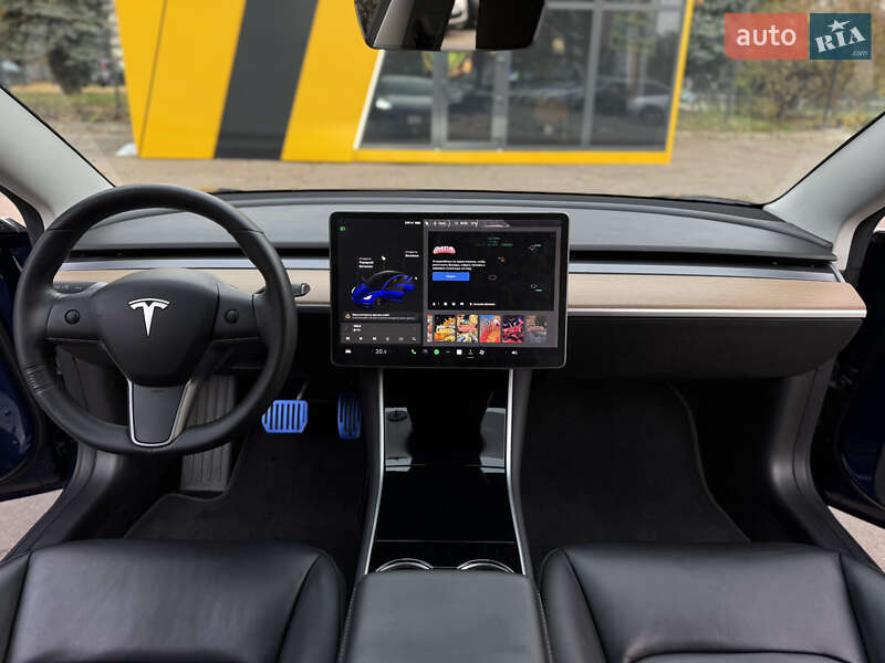 Седан Tesla Model 3 2019 в Киеве