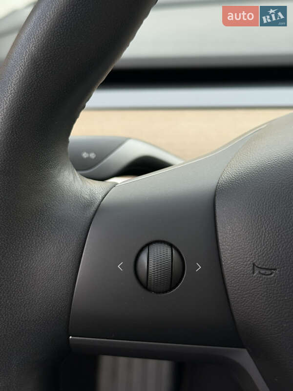 Седан Tesla Model 3 2019 в Киеве