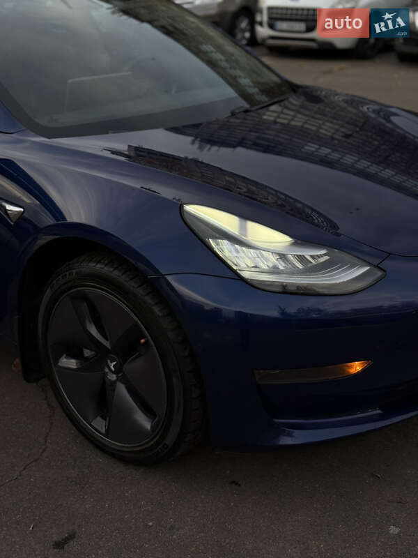 Седан Tesla Model 3 2019 в Киеве