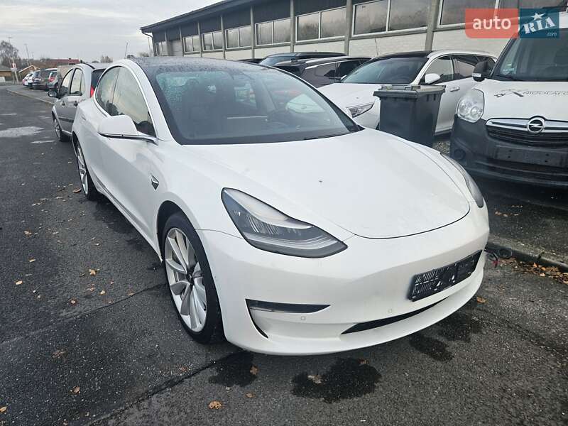 Седан Tesla Model 3 2020 в Житомирі