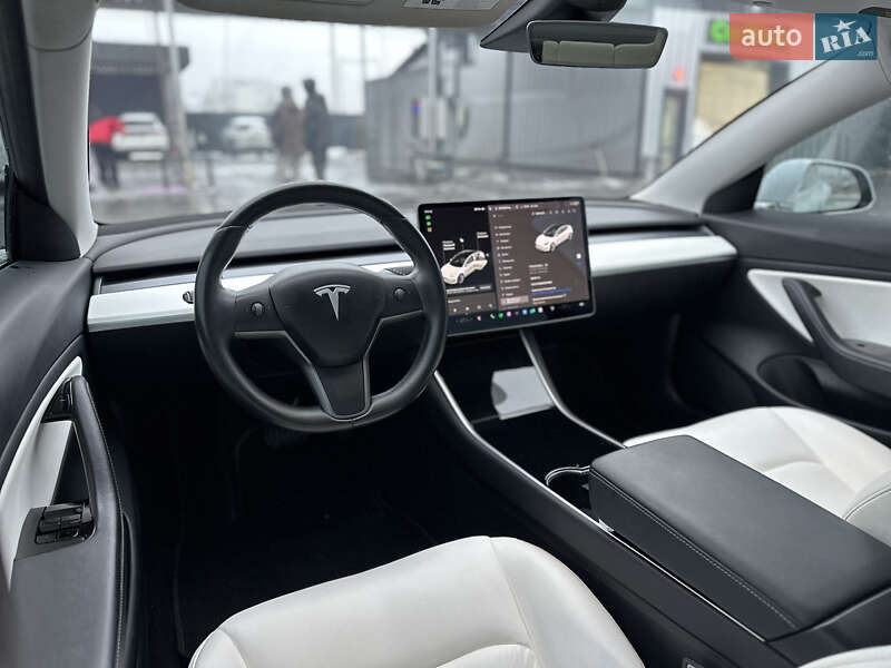 Седан Tesla Model 3 2018 в Владимире