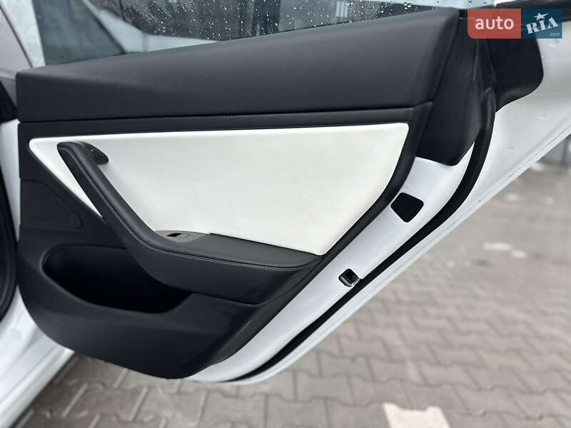 Седан Tesla Model 3 2018 в Владимире