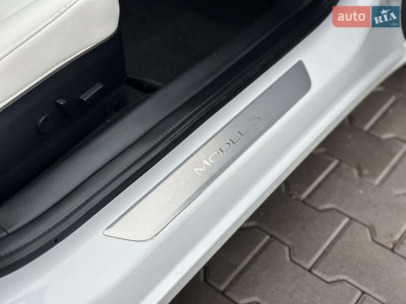 Седан Tesla Model 3 2018 в Владимире