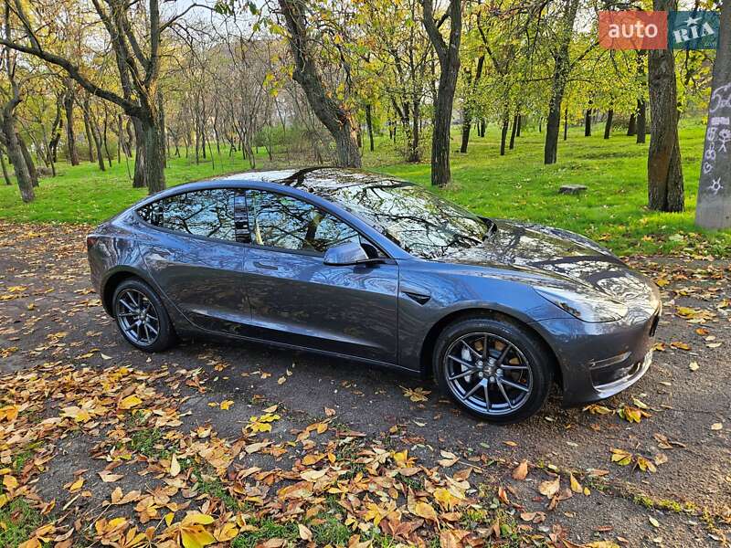Седан Tesla Model 3 2023 в Одесі