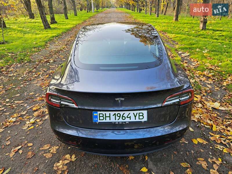 Седан Tesla Model 3 2023 в Одесі
