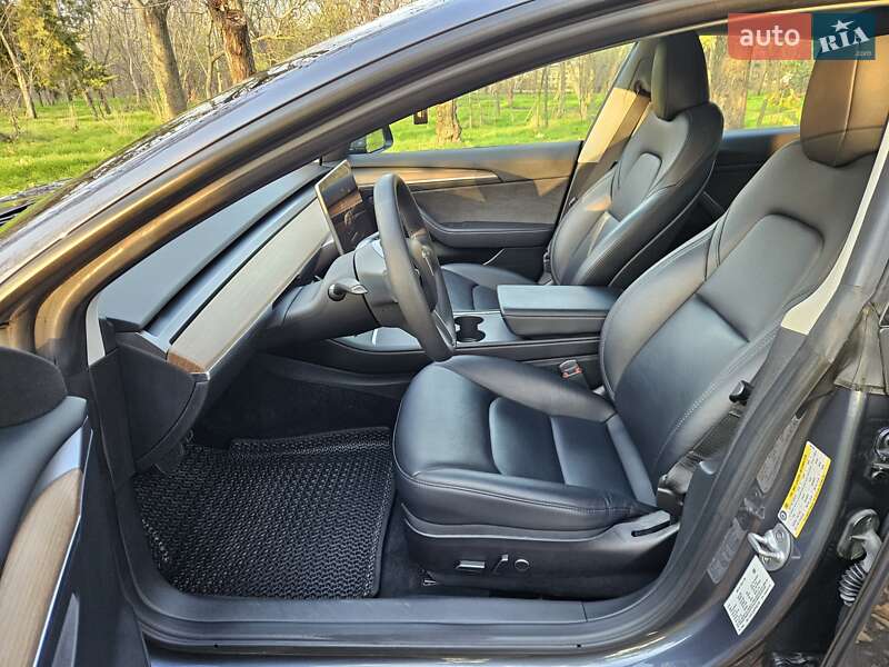 Седан Tesla Model 3 2023 в Одесі
