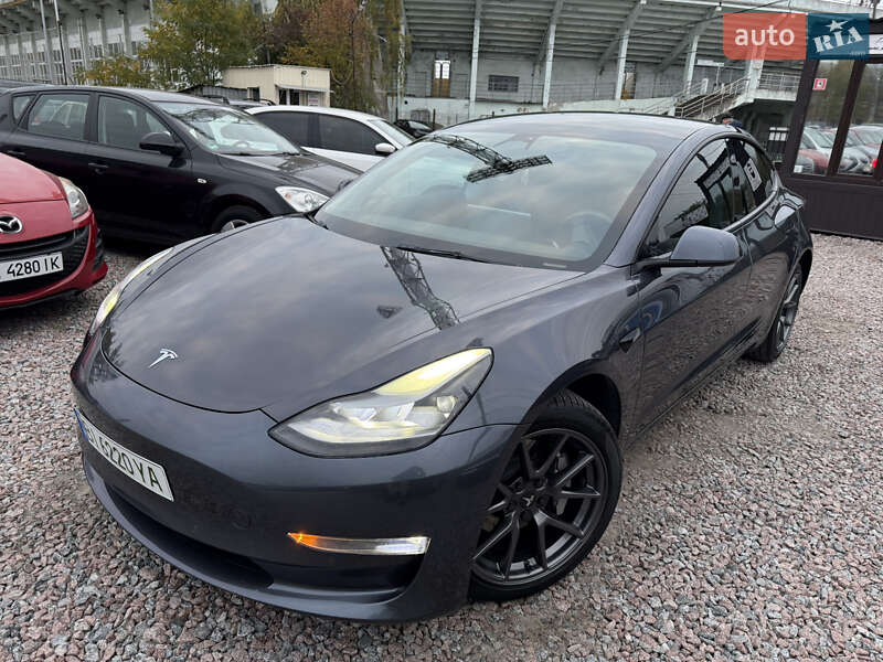 Седан Tesla Model 3 2021 в Полтаві