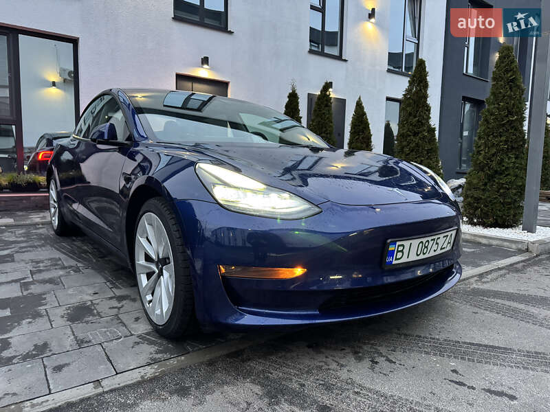 Седан Tesla Model 3 2022 в Киеве