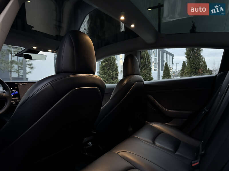 Седан Tesla Model 3 2022 в Киеве