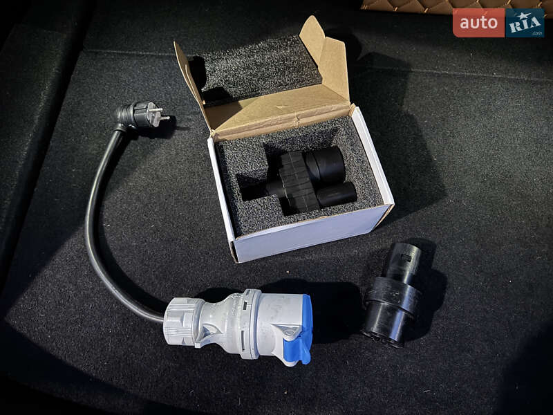 Седан Tesla Model 3 2022 в Киеве