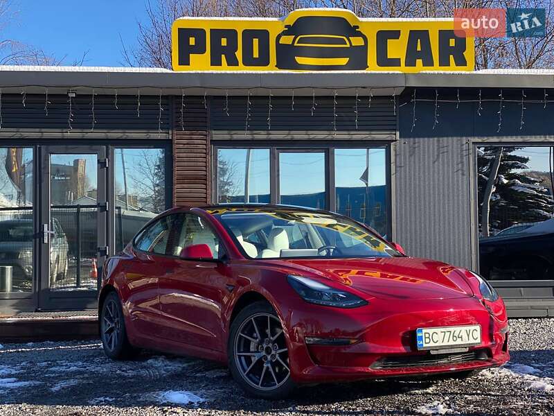 Седан Tesla Model 3 2021 в Львові