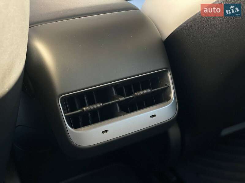 Седан Tesla Model 3 2021 в Львові