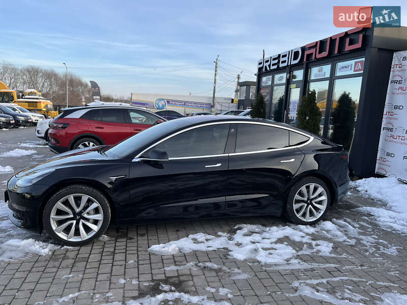 Седан Tesla Model 3 2019 в Львове