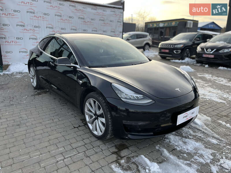 Седан Tesla Model 3 2019 в Львове
