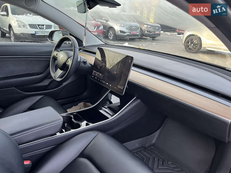 Седан Tesla Model 3 2019 в Львове