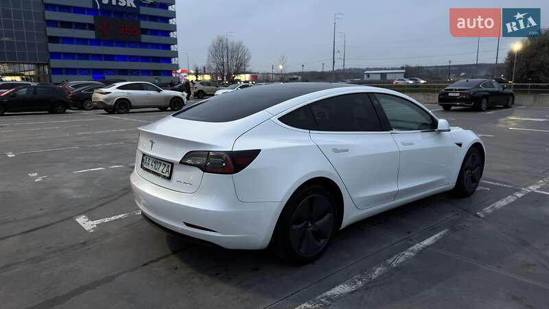 Седан Tesla Model 3 2020 в Києві