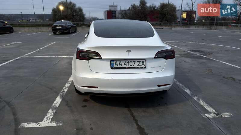 Седан Tesla Model 3 2020 в Києві