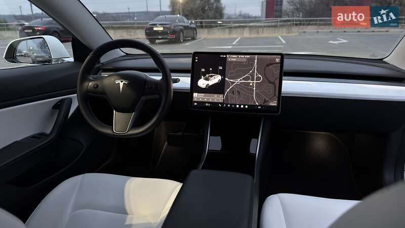 Седан Tesla Model 3 2020 в Києві