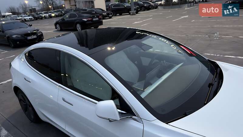 Седан Tesla Model 3 2020 в Києві