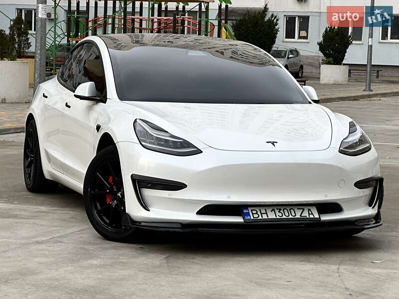 Седан Tesla Model 3 2017 в Одесі