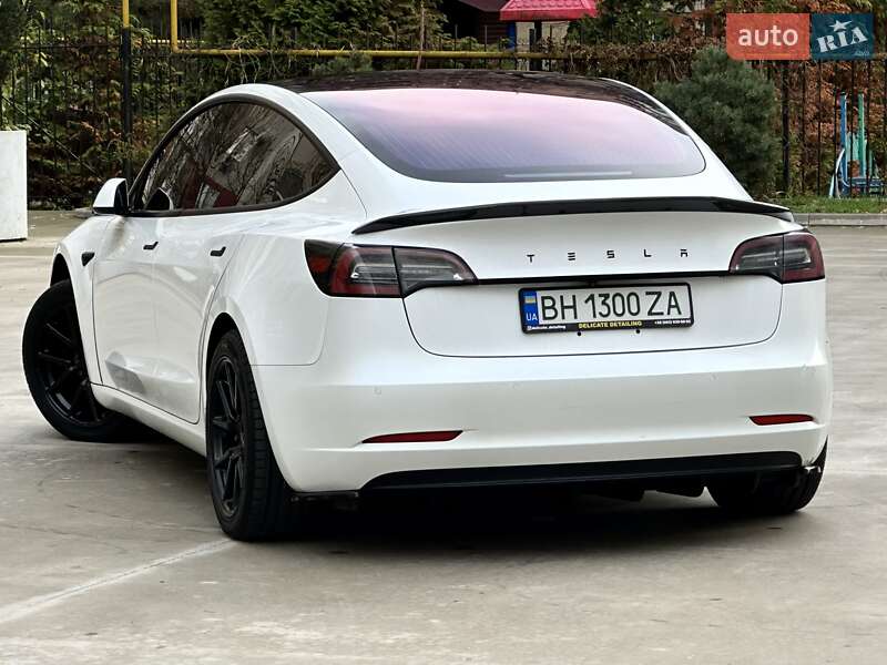Седан Tesla Model 3 2017 в Одесі