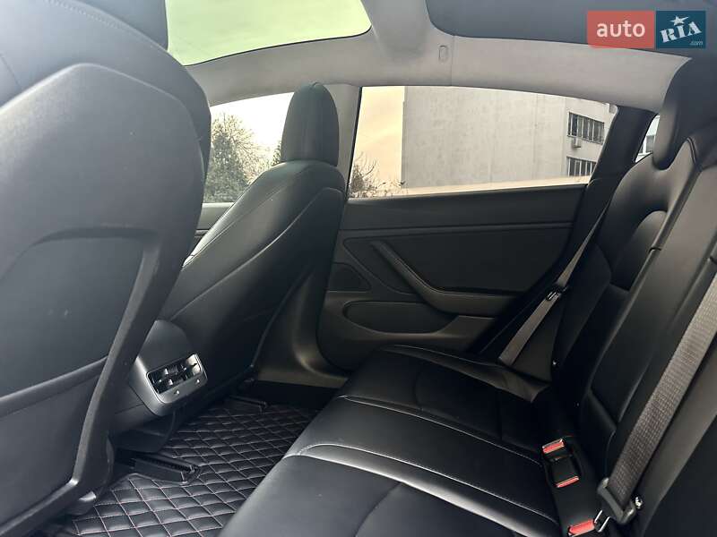 Седан Tesla Model 3 2017 в Одесі