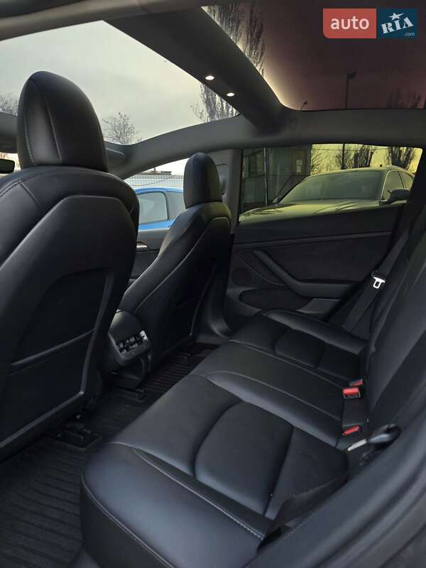 Седан Tesla Model 3 2022 в Днепре