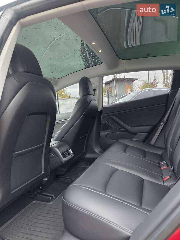 Седан Tesla Model 3 2018 в Запоріжжі