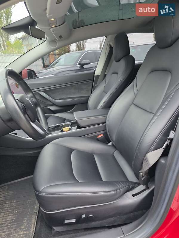 Седан Tesla Model 3 2018 в Запоріжжі