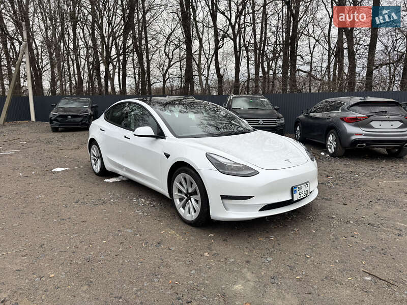 Седан Tesla Model 3 2022 в Ровно