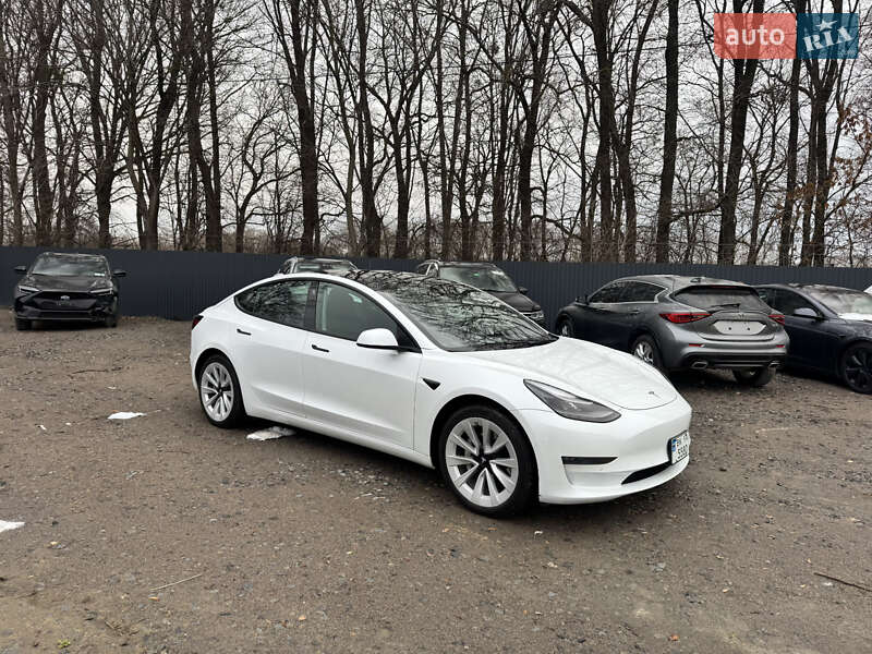 Седан Tesla Model 3 2022 в Ровно