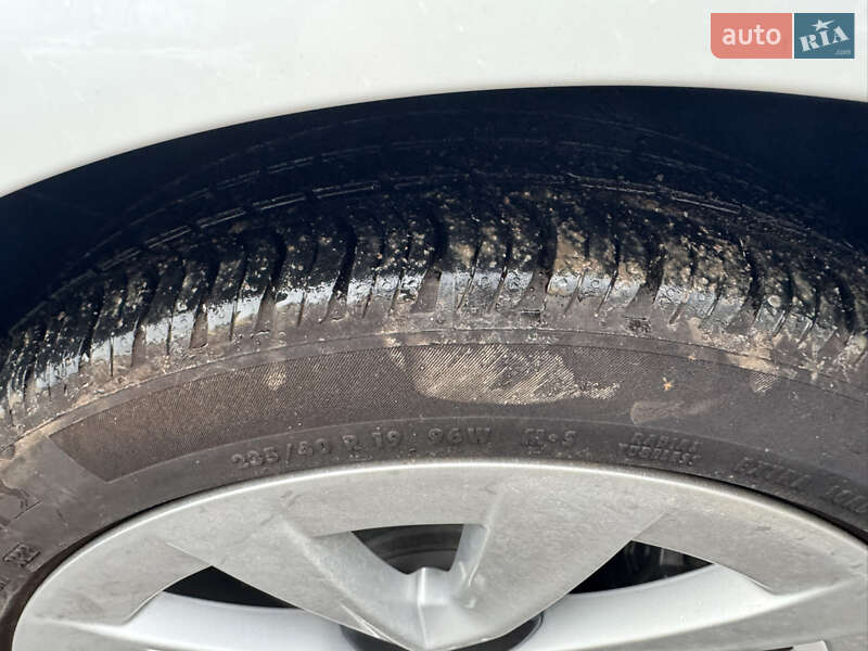 Седан Tesla Model 3 2022 в Ровно