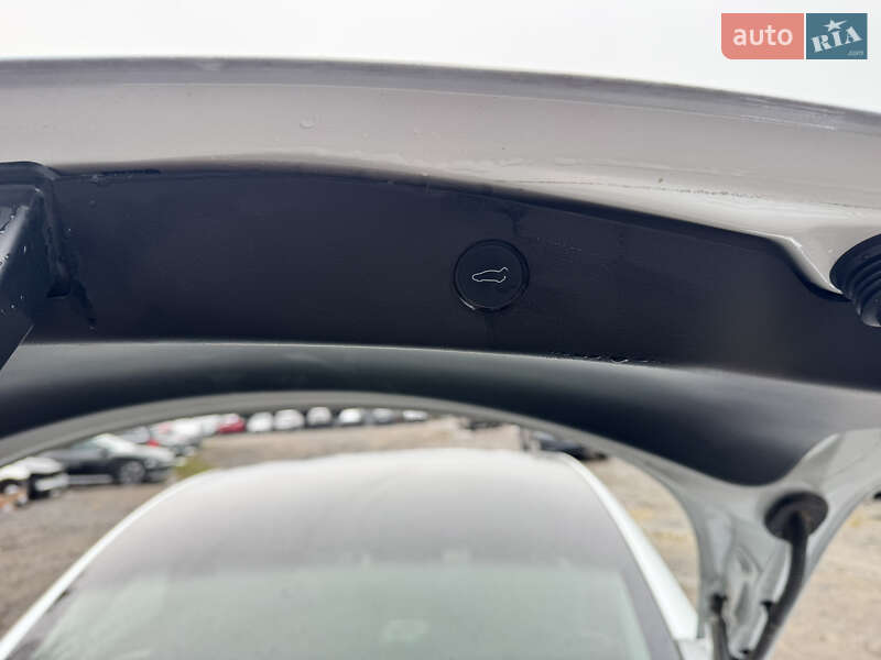 Седан Tesla Model 3 2022 в Ровно