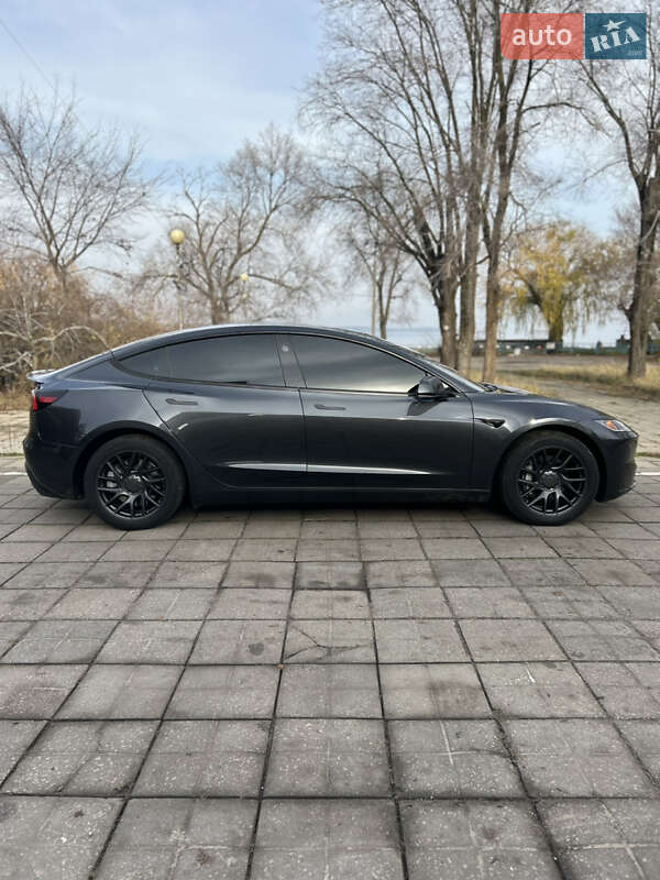 Седан Tesla Model 3 2024 в Запоріжжі