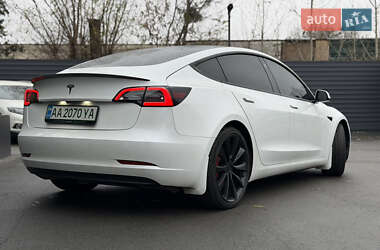 Седан Tesla Model 3 2021 в Киеве
