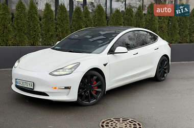 Седан Tesla Model 3 2021 в Киеве